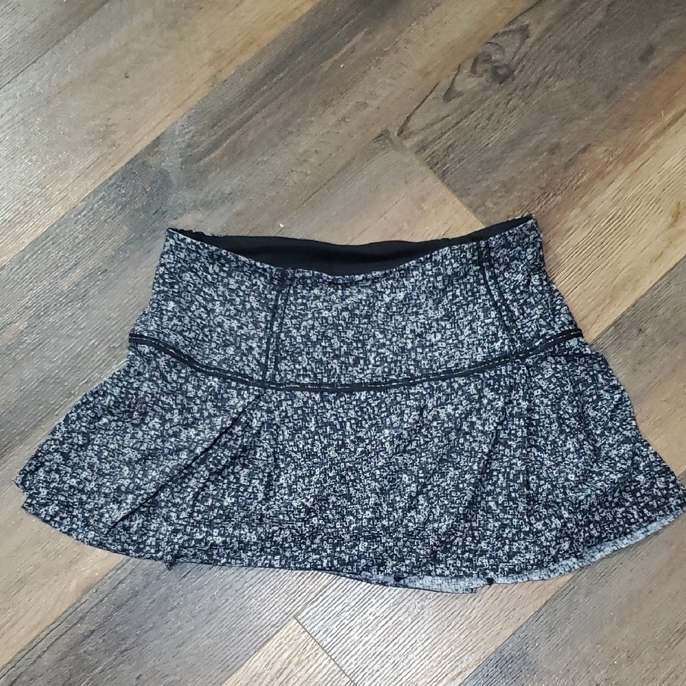 Lululemon Athletica Black Gray Ruffled Golf Tennis Skorts